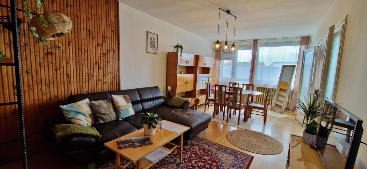 Appartamento Nosztalgia Apartman Veszprém Esterno foto