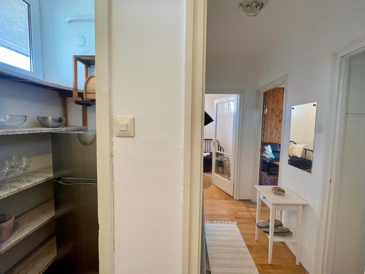 Appartamento Nosztalgia Apartman Veszprém Esterno foto
